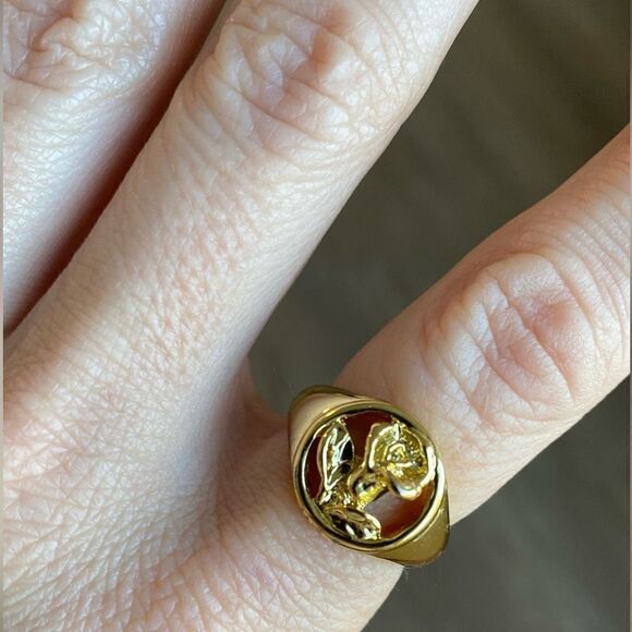 NWOT Luv AJ Rosette Signet Ring in Gold Plated Brass - Picture 1 of 3